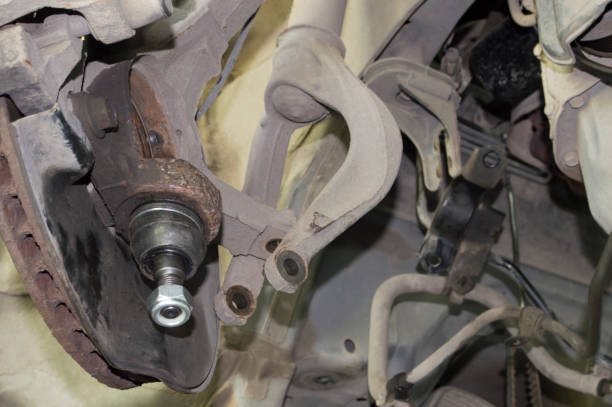 El papel de los bujes del brazo de control en el ángulo de balanceo y la distribución de la rigidez del balanceo