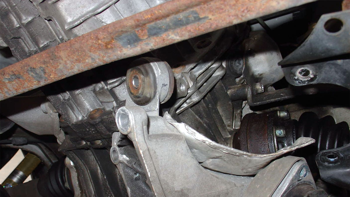 6 señales de un soporte de transmisión defectuoso (y costo de reemplazo)